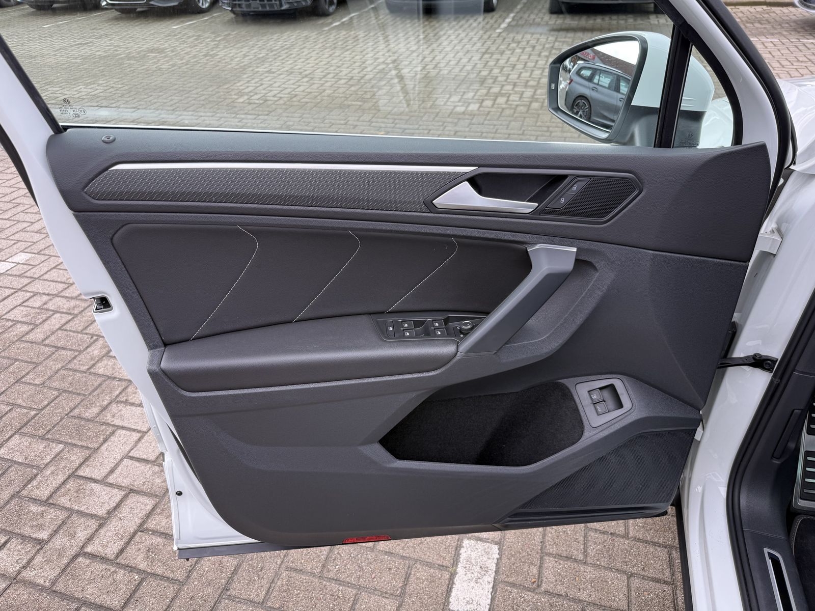 Volkswagen Tiguan R-Line eHybrid,19-Zoll,R-Kam,Matrix,Kessy foto 13