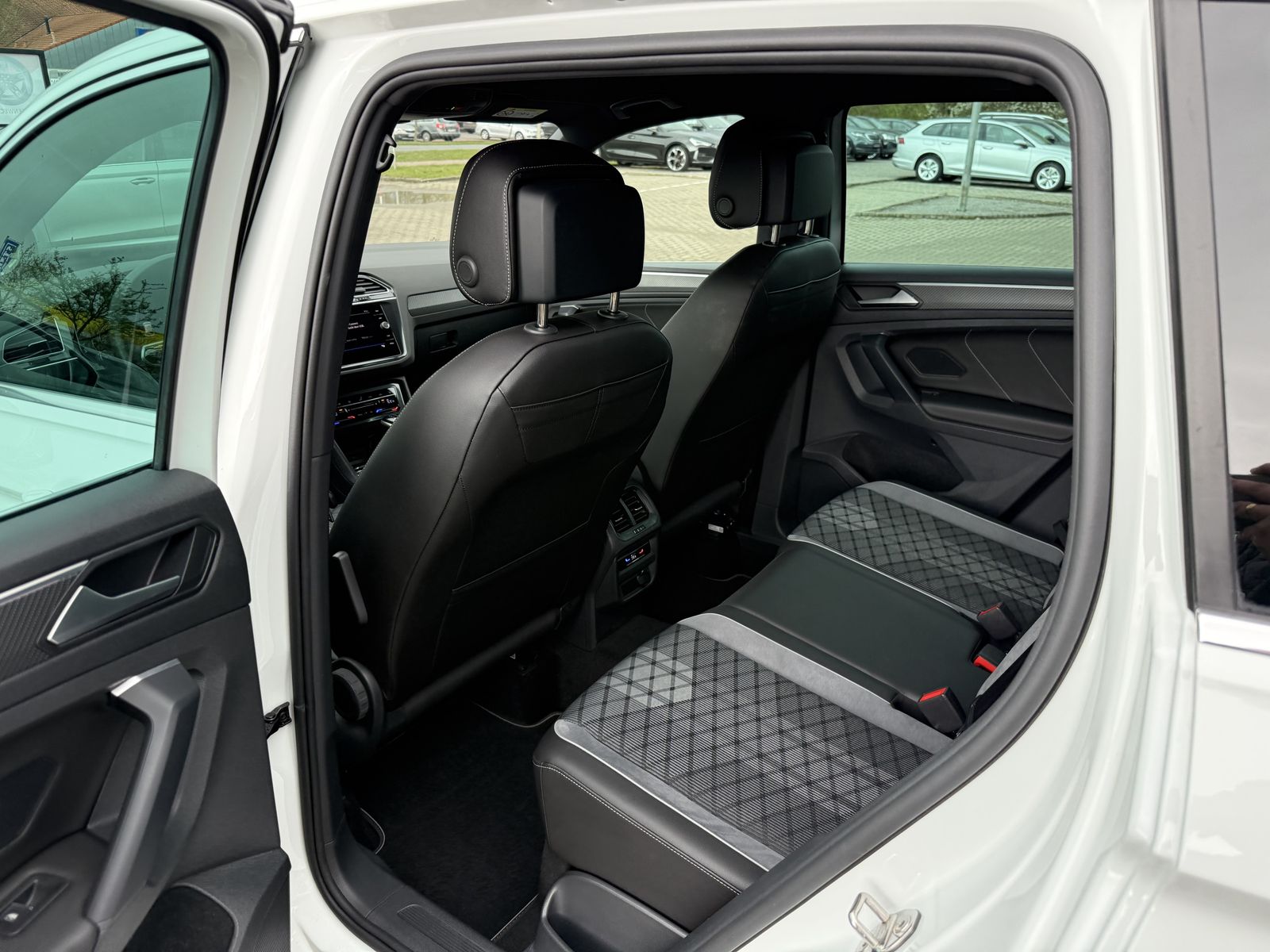 Volkswagen Tiguan R-Line eHybrid,19-Zoll,R-Kam,Matrix,Kessy foto 18