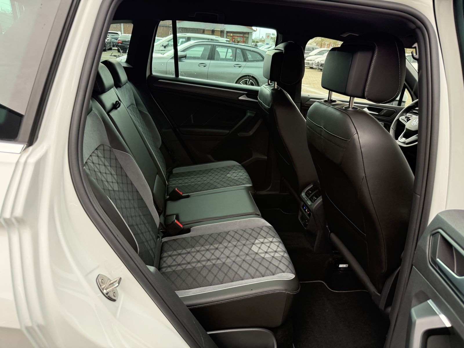 Volkswagen Tiguan R-Line eHybrid,19-Zoll,R-Kam,Matrix,Kessy foto 22