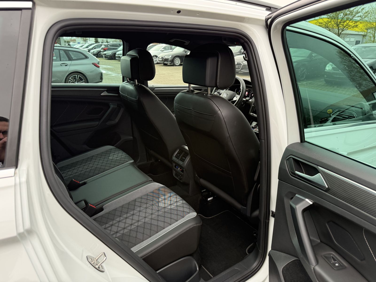 Volkswagen Tiguan R-Line eHybrid,19-Zoll,R-Kam,Matrix,Kessy foto 23