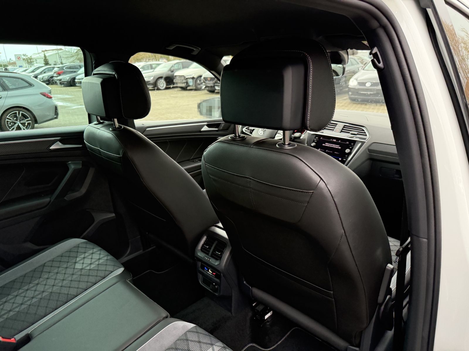 Volkswagen Tiguan R-Line eHybrid,19-Zoll,R-Kam,Matrix,Kessy foto 24