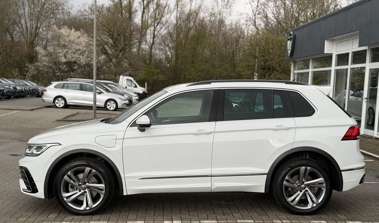 Volkswagen Tiguan R-Line eHybrid,19-Zoll,R-Kam,Matrix,Kessy foto 9