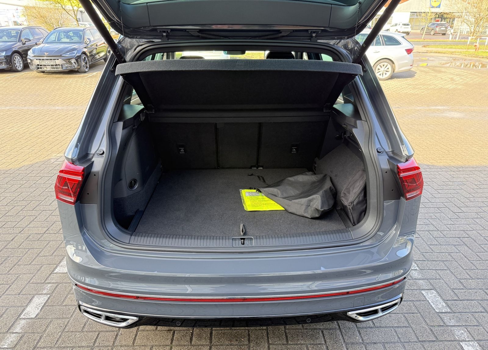 Volkswagen Tiguan R-Line e-Hybrid,AHK,Matrix,IQ-Drive,R-Kam foto 11