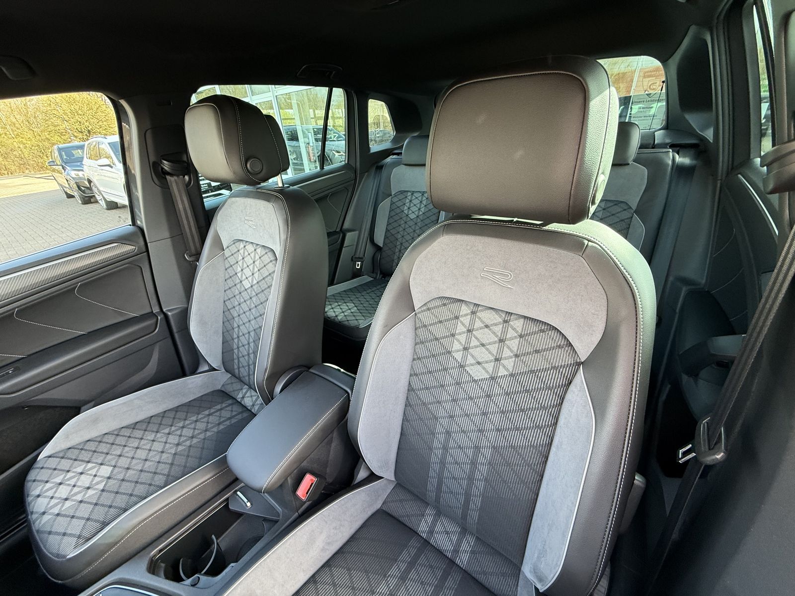 Volkswagen Tiguan R-Line e-Hybrid,AHK,Matrix,IQ-Drive,R-Kam foto 19