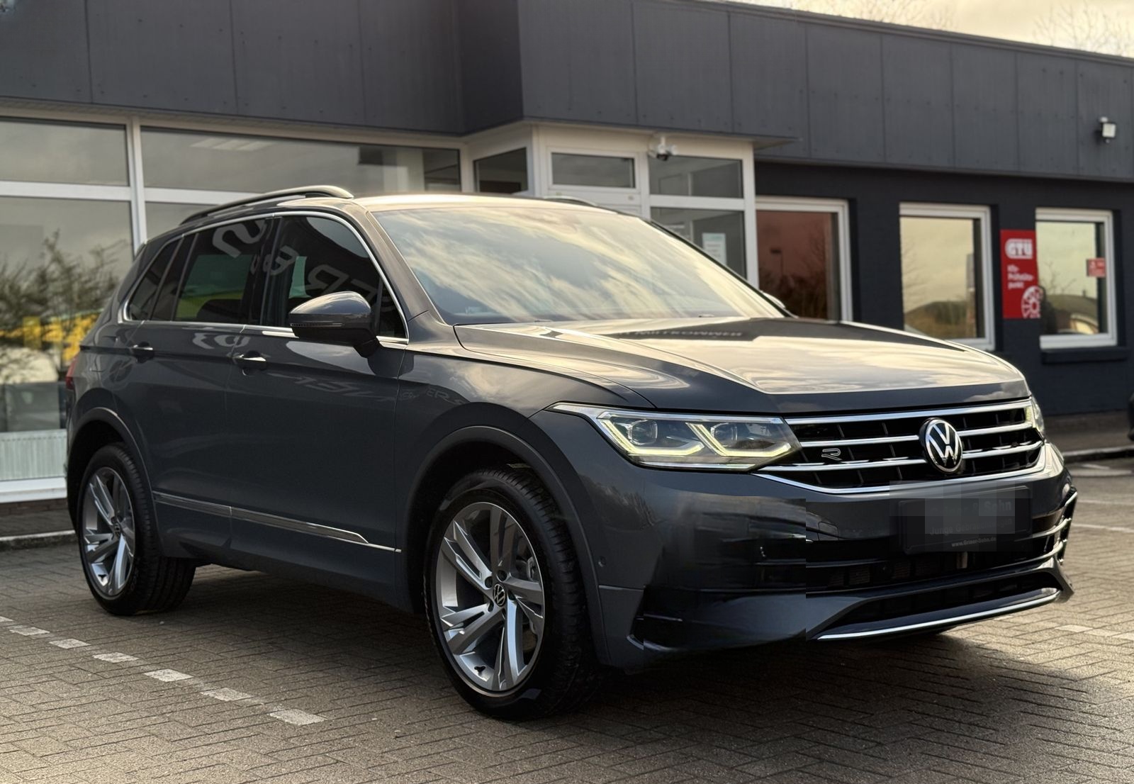 Volkswagen Tiguan R-Line e-Hybrid,AHK,Matrix,IQ-Drive,R-Kam foto 3