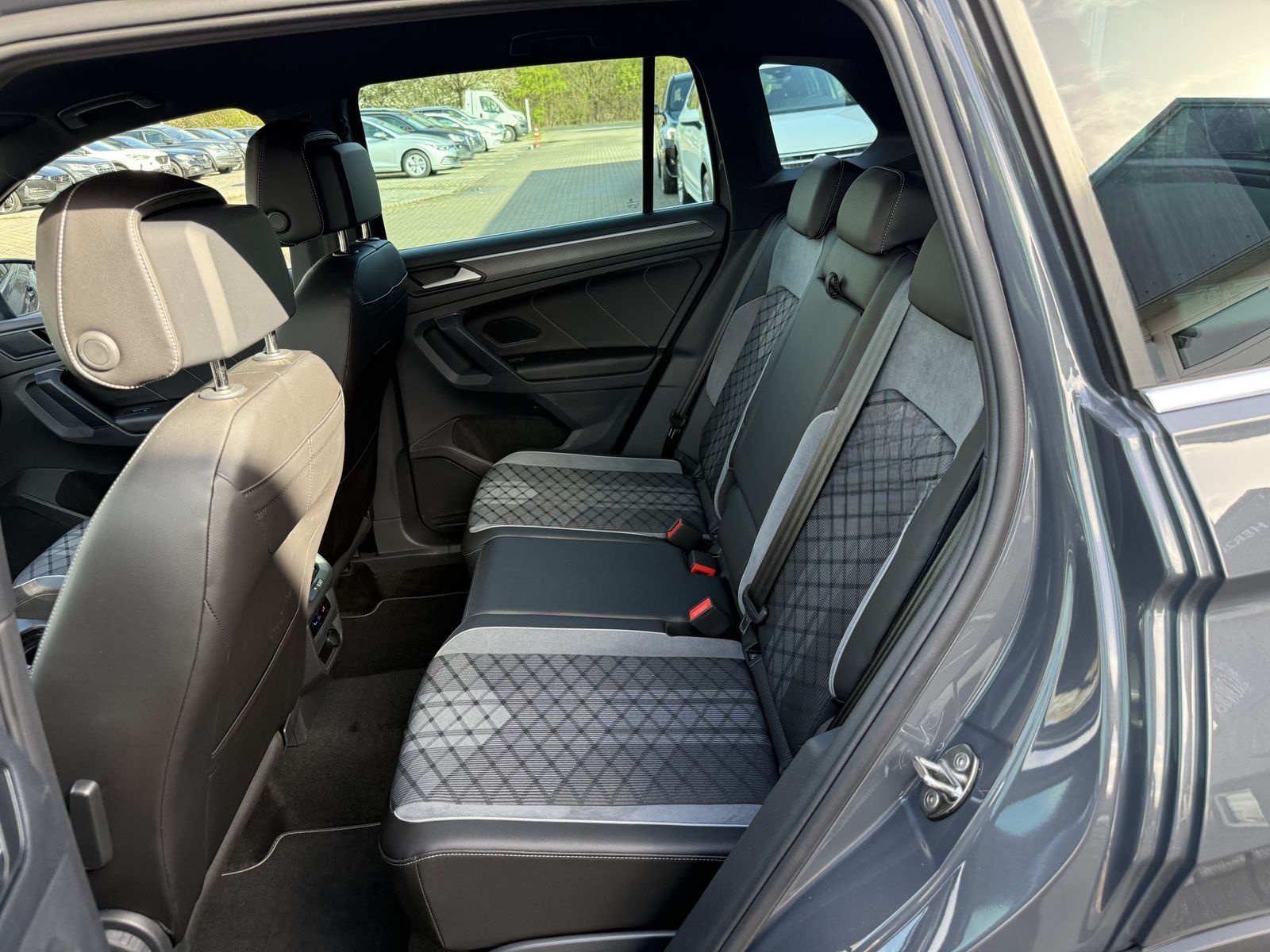 Volkswagen Tiguan R-Line e-Hybrid,AHK,Matrix,IQ-Drive,R-Kam foto 22