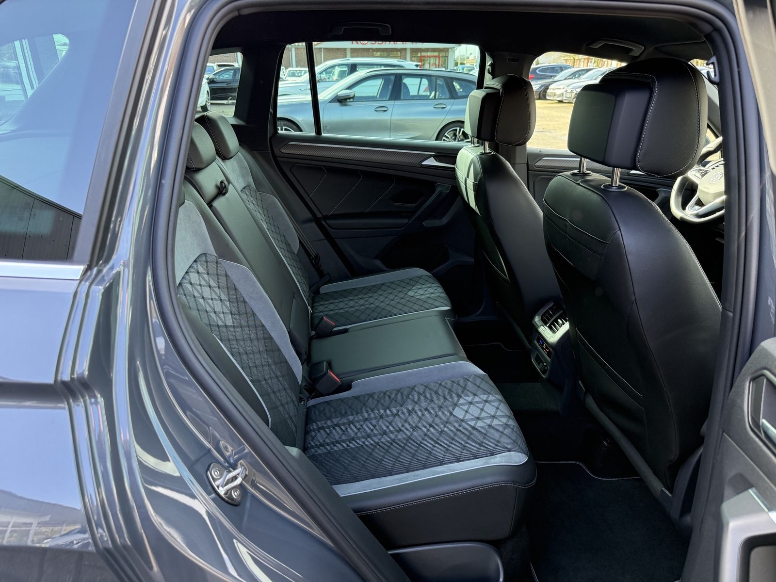 Volkswagen Tiguan R-Line e-Hybrid,AHK,Matrix,IQ-Drive,R-Kam foto 24