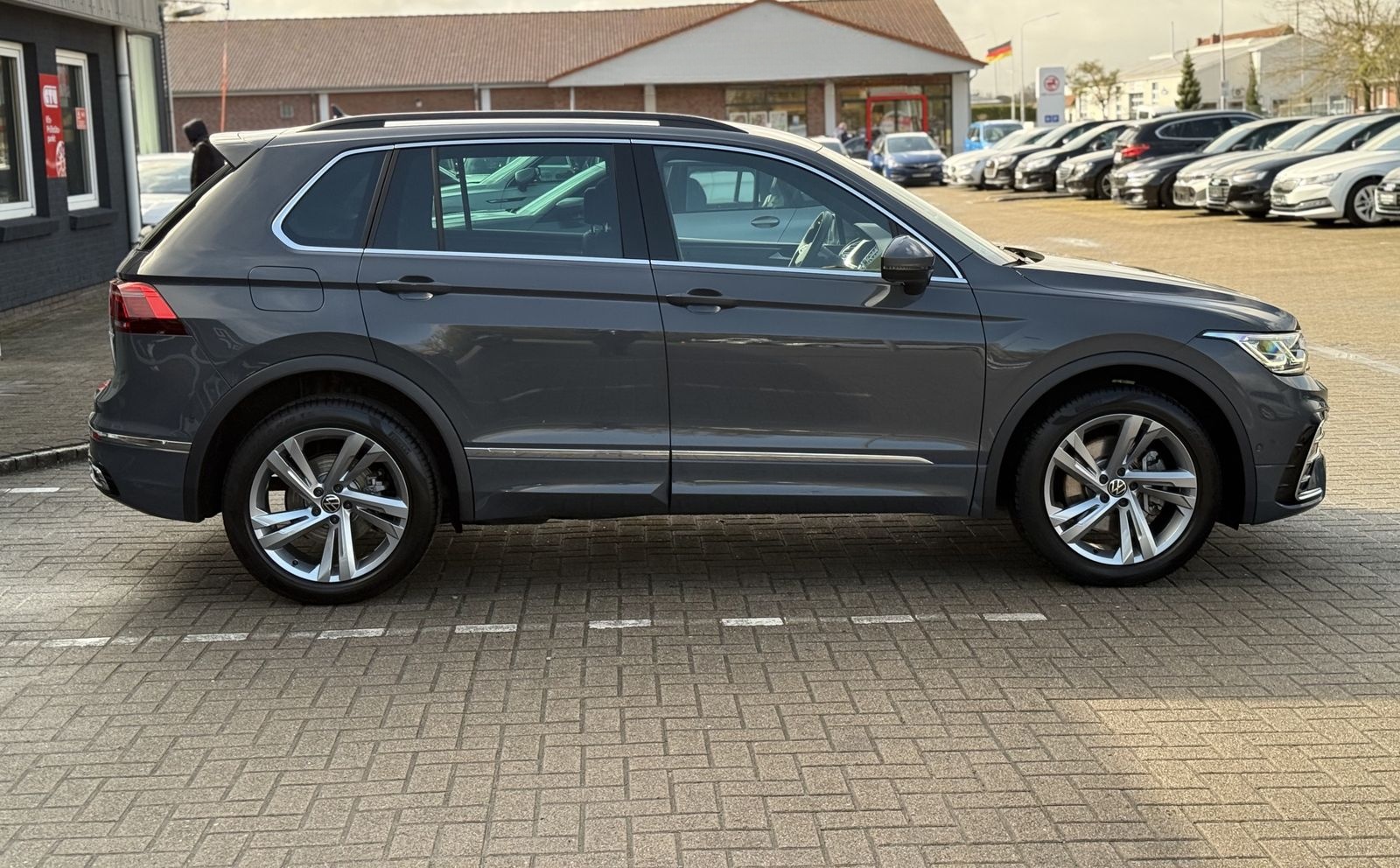 Volkswagen Tiguan R-Line e-Hybrid,AHK,Matrix,IQ-Drive,R-Kam foto 5