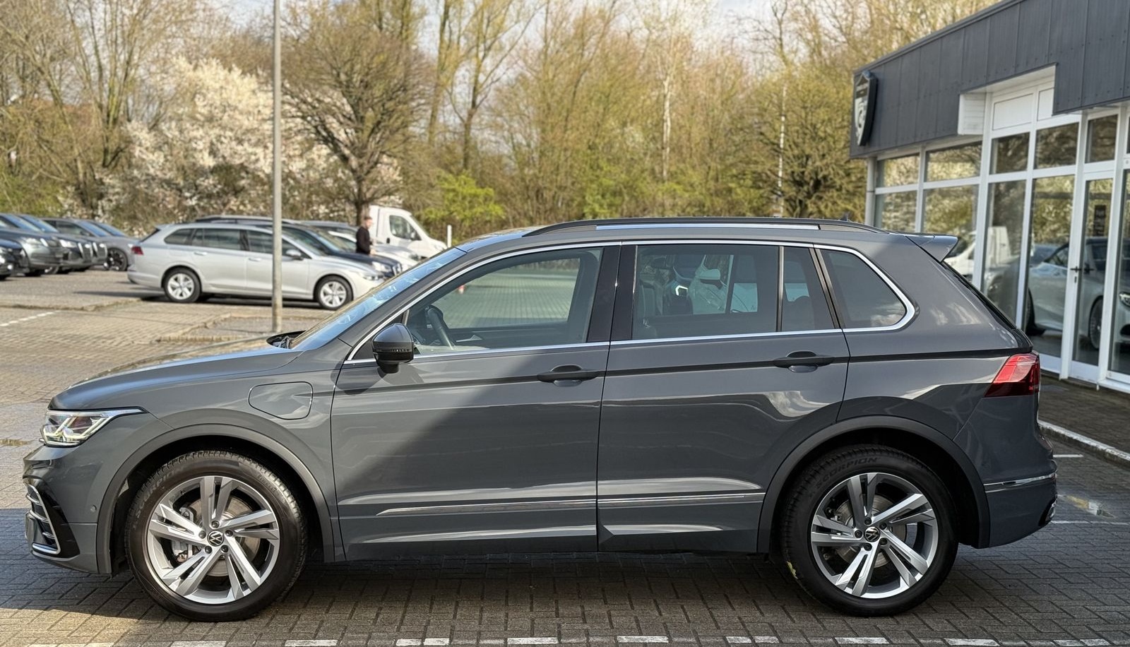 Volkswagen Tiguan R-Line e-Hybrid,AHK,Matrix,IQ-Drive,R-Kam foto 9