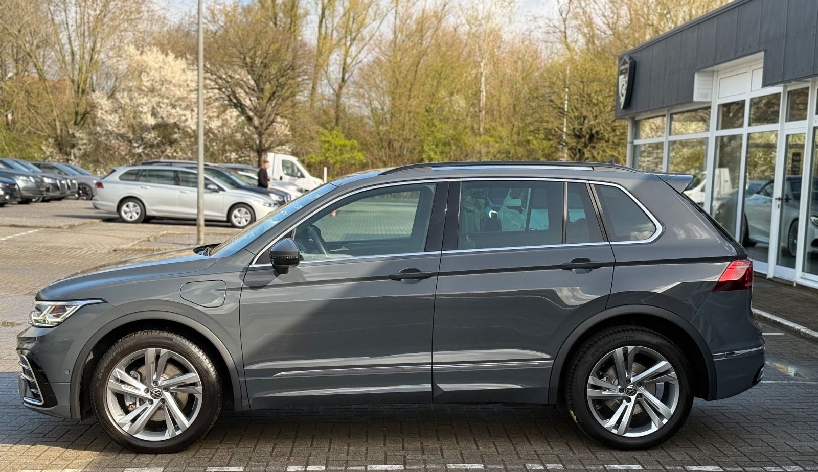 Volkswagen Tiguan R-Line e-Hybrid,AHK,Matrix,IQ-Drive,R-Kam foto 11