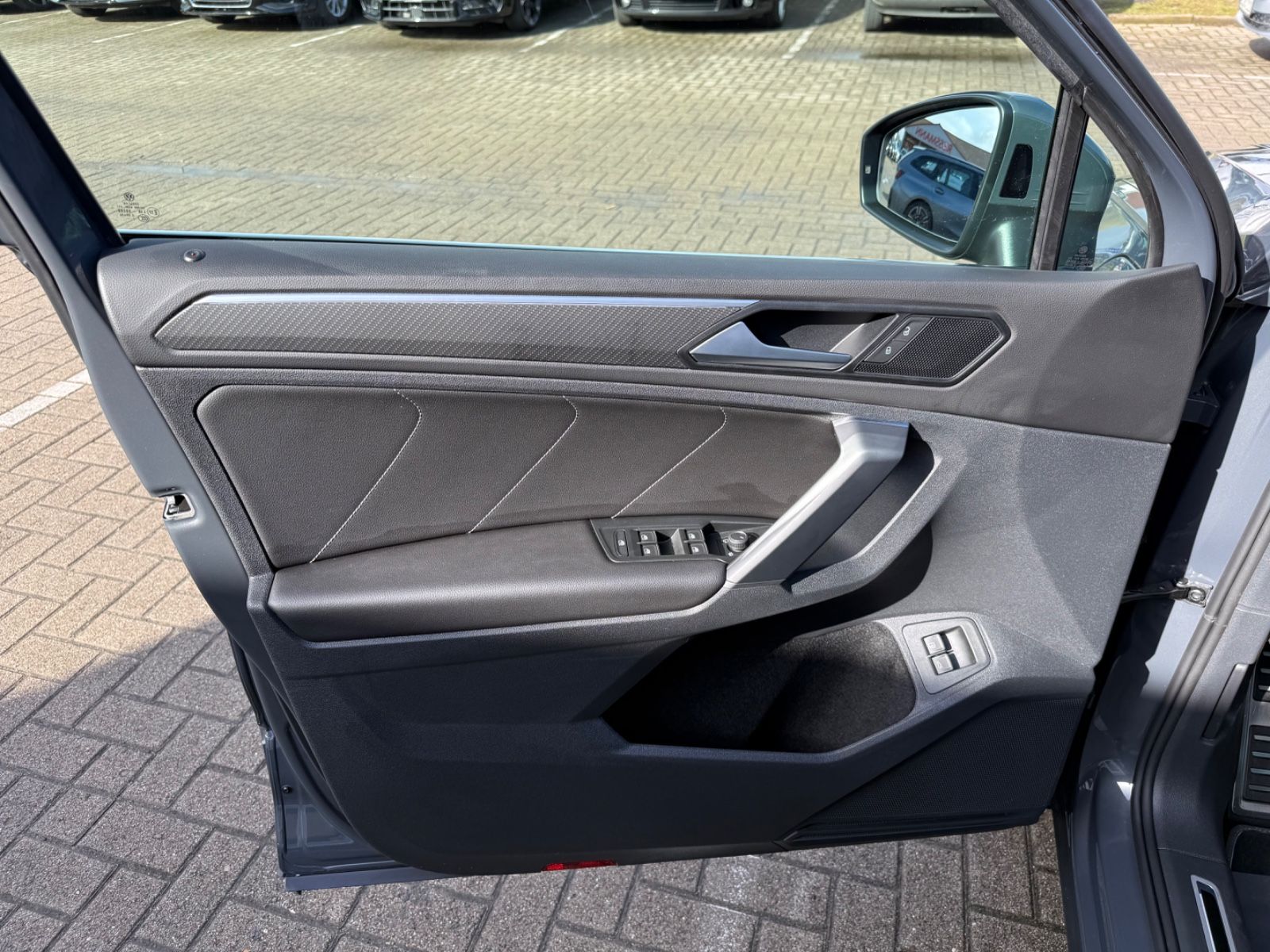 Volkswagen Tiguan R-Line e-Hybrid,AHK,Matrix,IQ-Drive,R-Kam foto 17