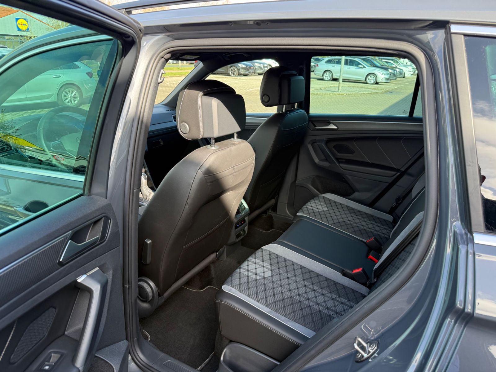 Volkswagen Tiguan R-Line e-Hybrid,AHK,Matrix,IQ-Drive,R-Kam foto 18