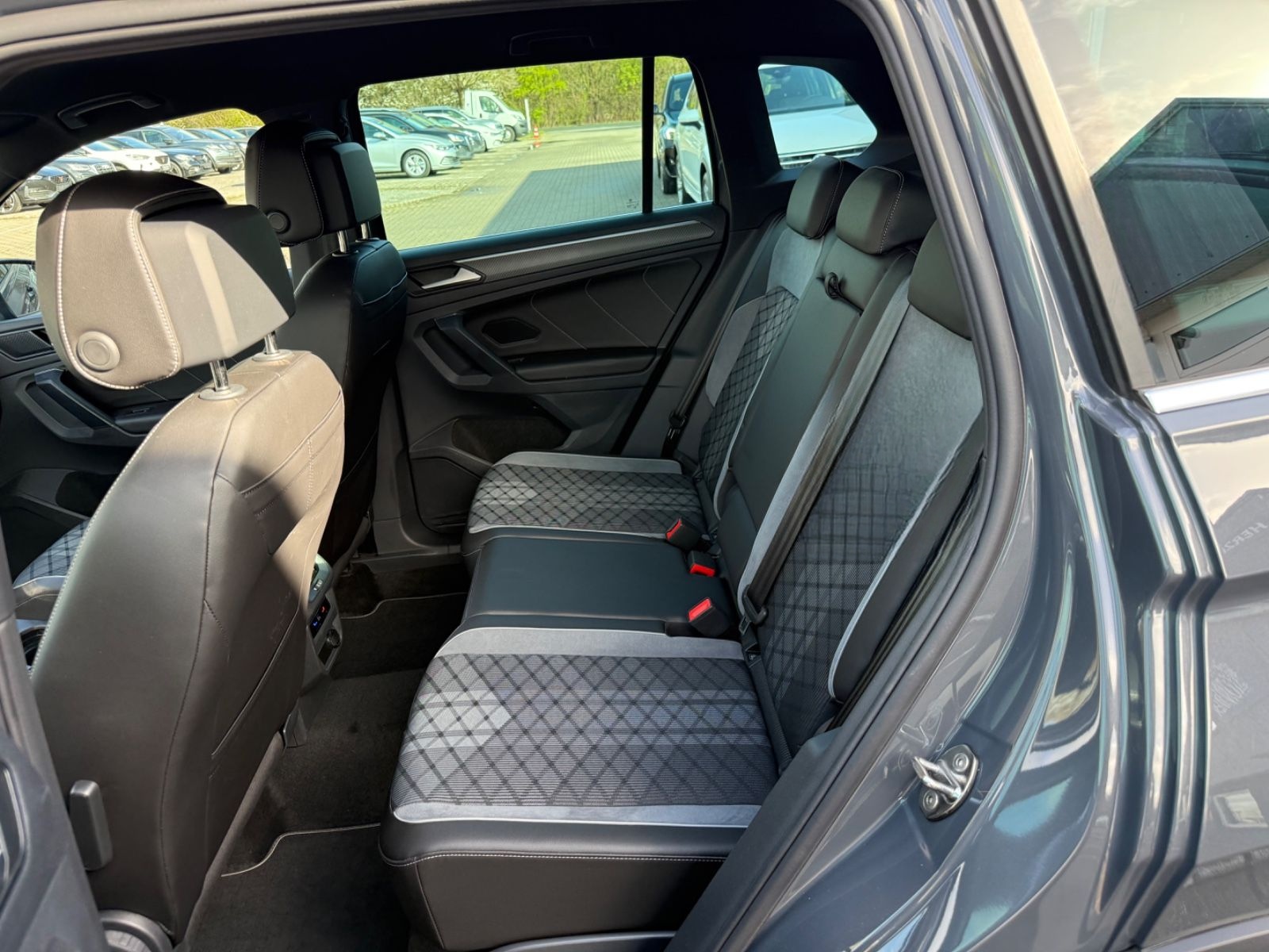 Volkswagen Tiguan R-Line e-Hybrid,AHK,Matrix,IQ-Drive,R-Kam foto 22