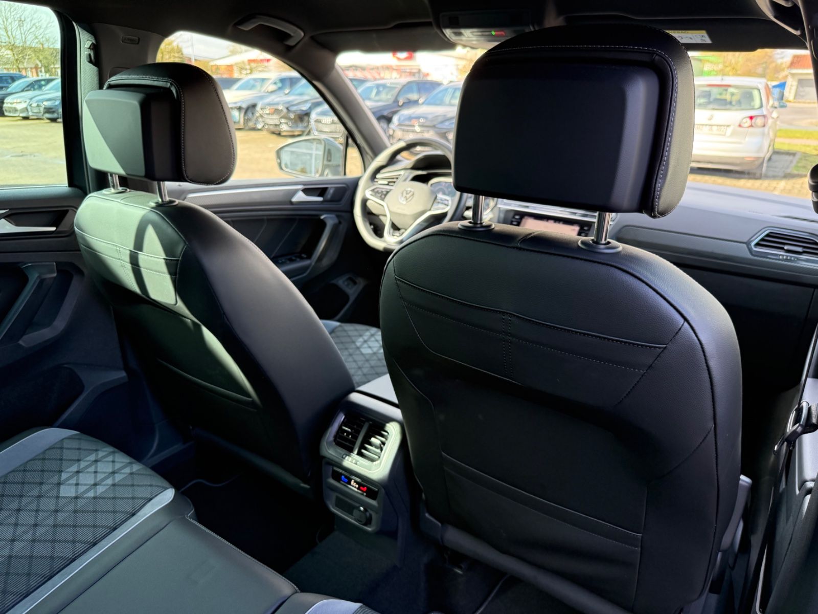 Volkswagen Tiguan R-Line e-Hybrid,AHK,Matrix,IQ-Drive,R-Kam foto 24
