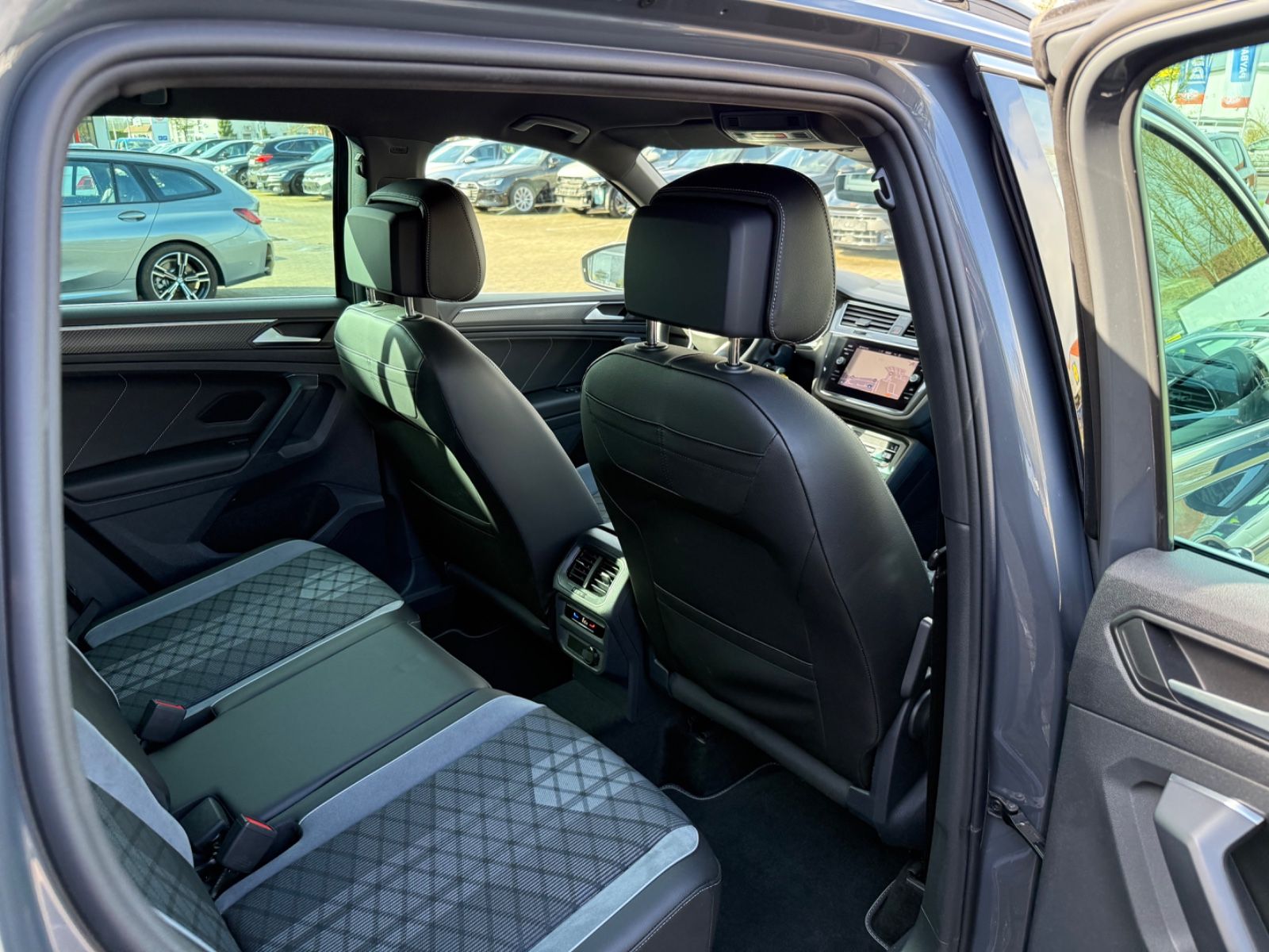 Volkswagen Tiguan R-Line e-Hybrid,AHK,Matrix,IQ-Drive,R-Kam foto 25