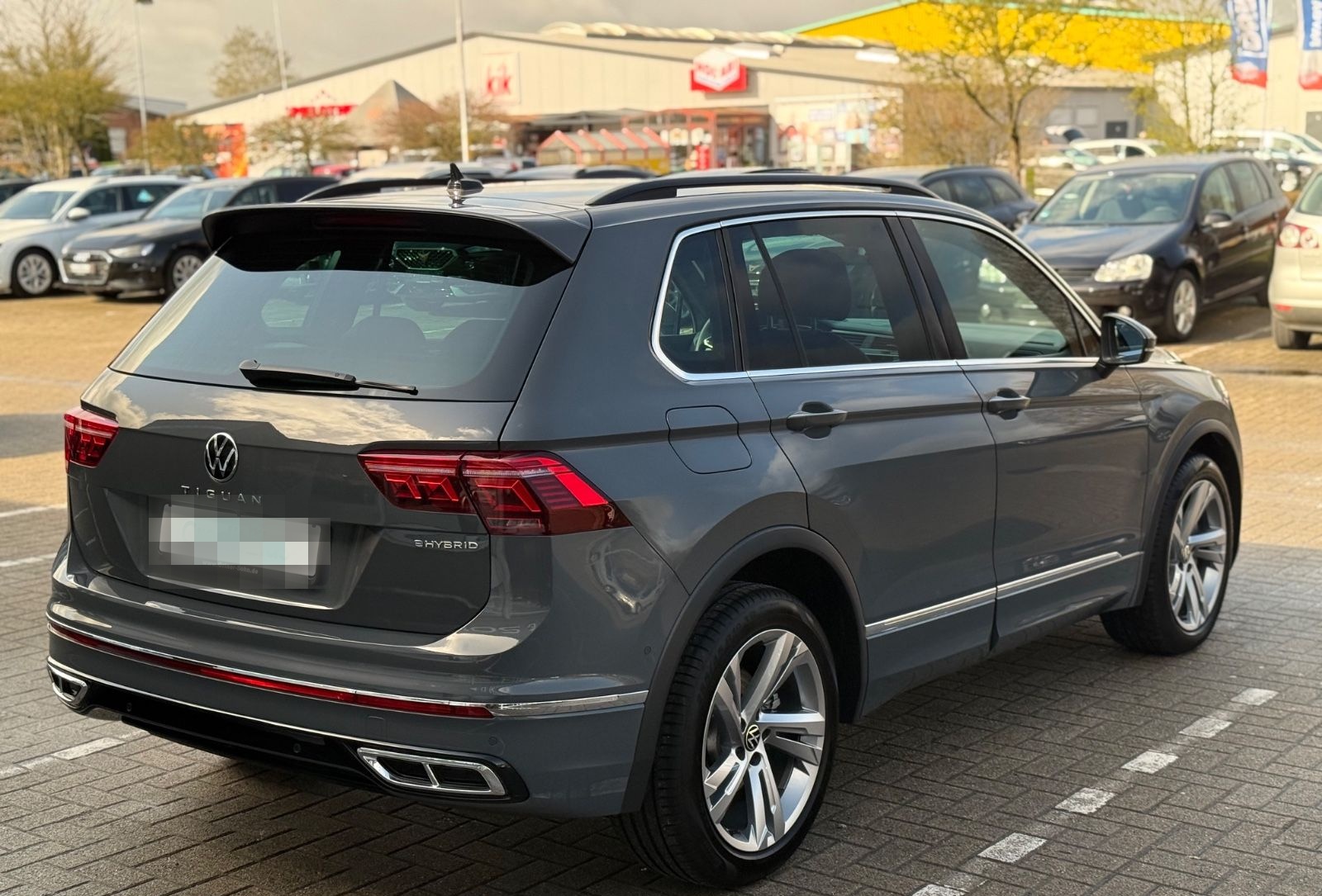 Volkswagen Tiguan R-Line e-Hybrid,AHK,Matrix,IQ-Drive,R-Kam foto 8