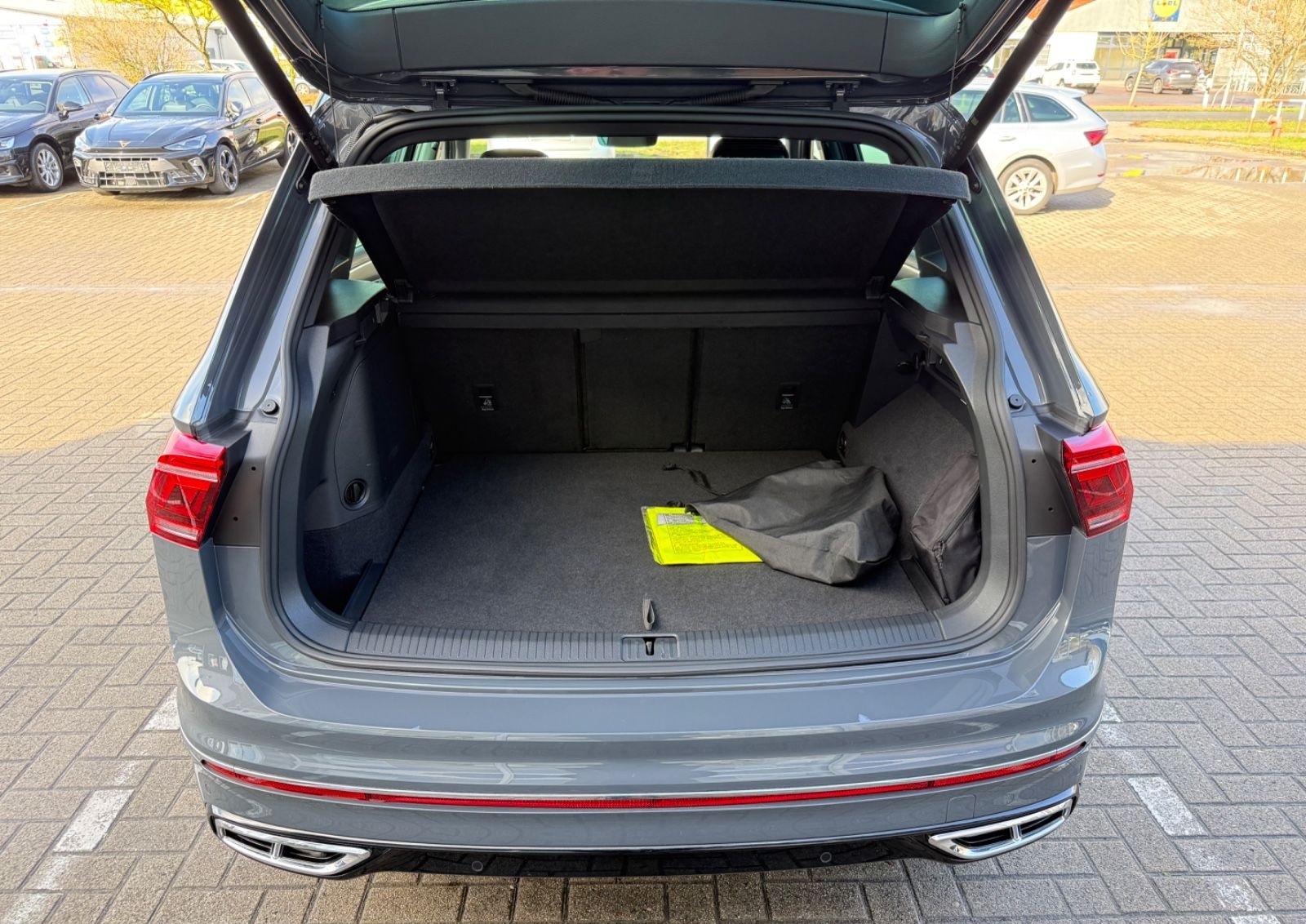Volkswagen Tiguan R-Line e-Hybrid,AHK,Matrix,IQ-Drive,R-Kam foto 9