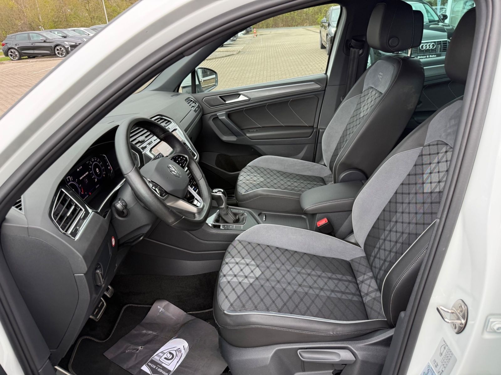 Volkswagen Tiguan R-Line eHybrid,19-Zoll,R-Kam,Matrix,Kessy foto 16