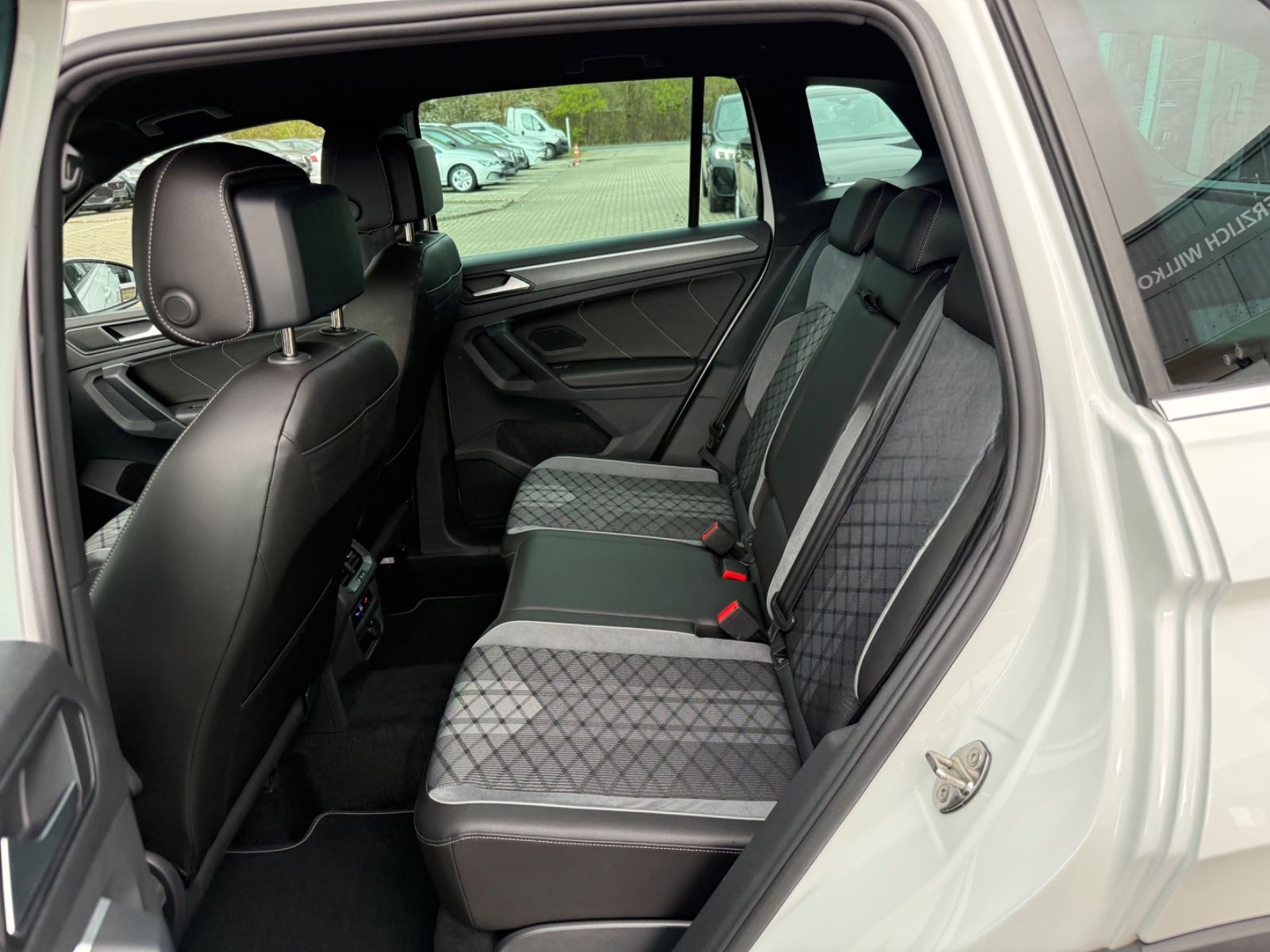 Volkswagen Tiguan R-Line eHybrid,19-Zoll,R-Kam,Matrix,Kessy foto 20