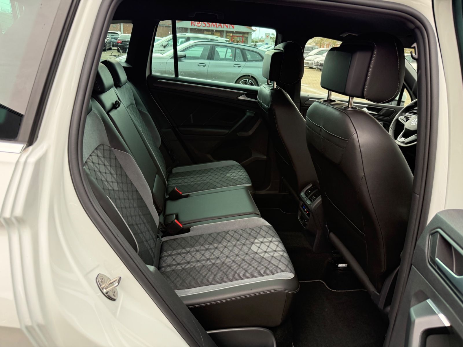 Volkswagen Tiguan R-Line eHybrid,19-Zoll,R-Kam,Matrix,Kessy foto 22