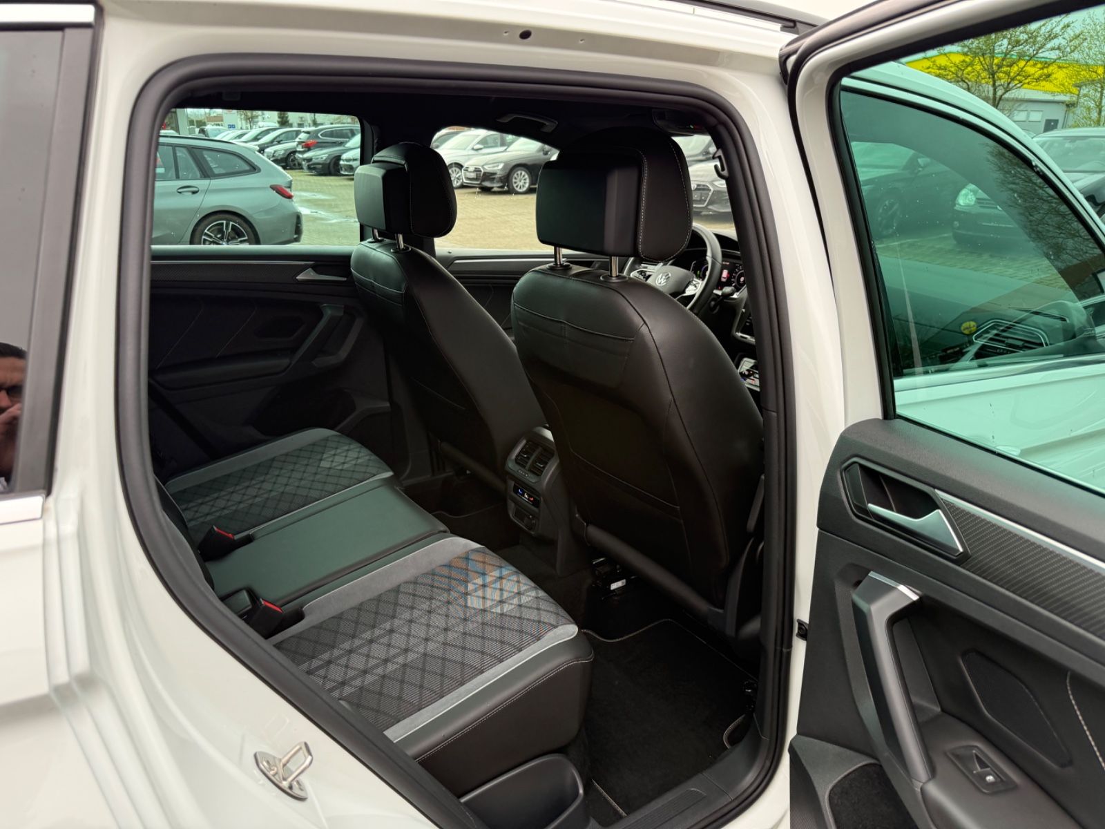 Volkswagen Tiguan R-Line eHybrid,19-Zoll,R-Kam,Matrix,Kessy foto 23