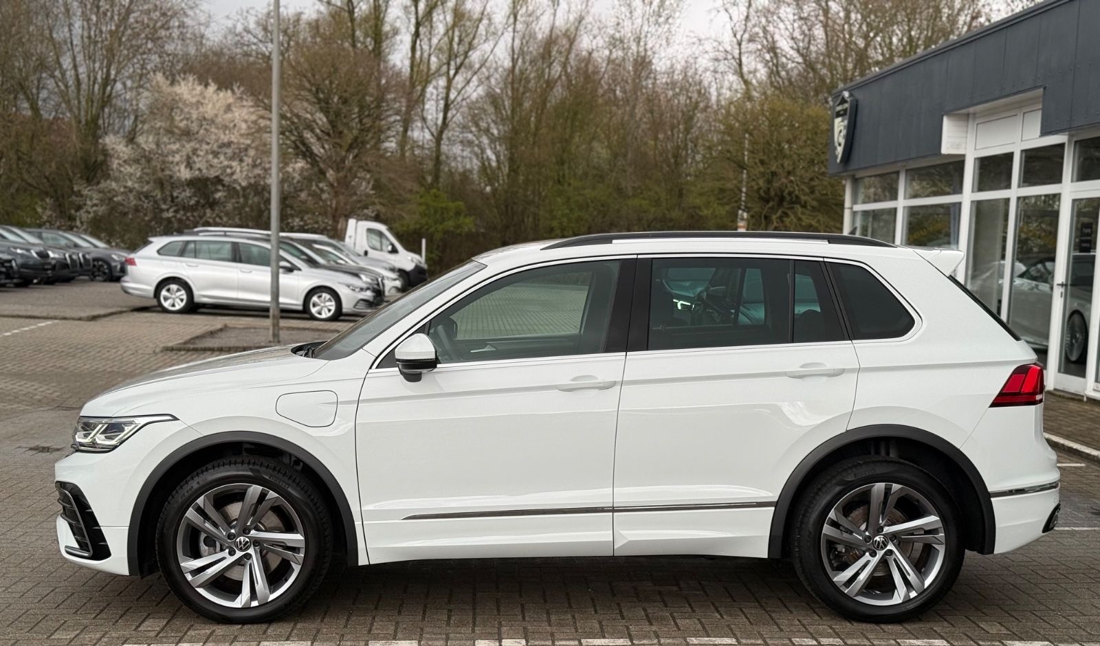 Volkswagen Tiguan R-Line eHybrid,19-Zoll,R-Kam,Matrix,Kessy foto 9