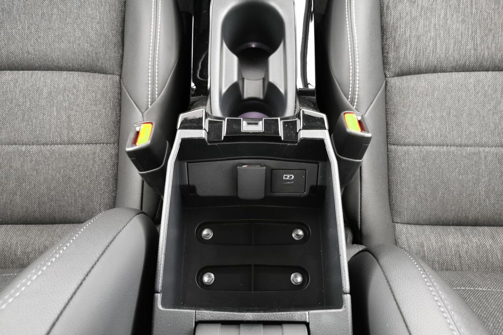 Toyota Corolla 2.0 Hybrid Teamplayer AHK+LED+NAVI+ACC+ foto 17