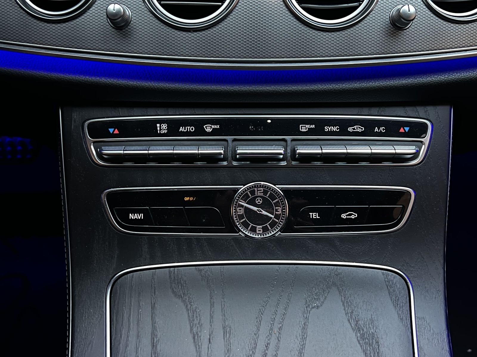Mercedes-Benz E E220d AMG-Line Navi Kamera Burmester LED foto 21