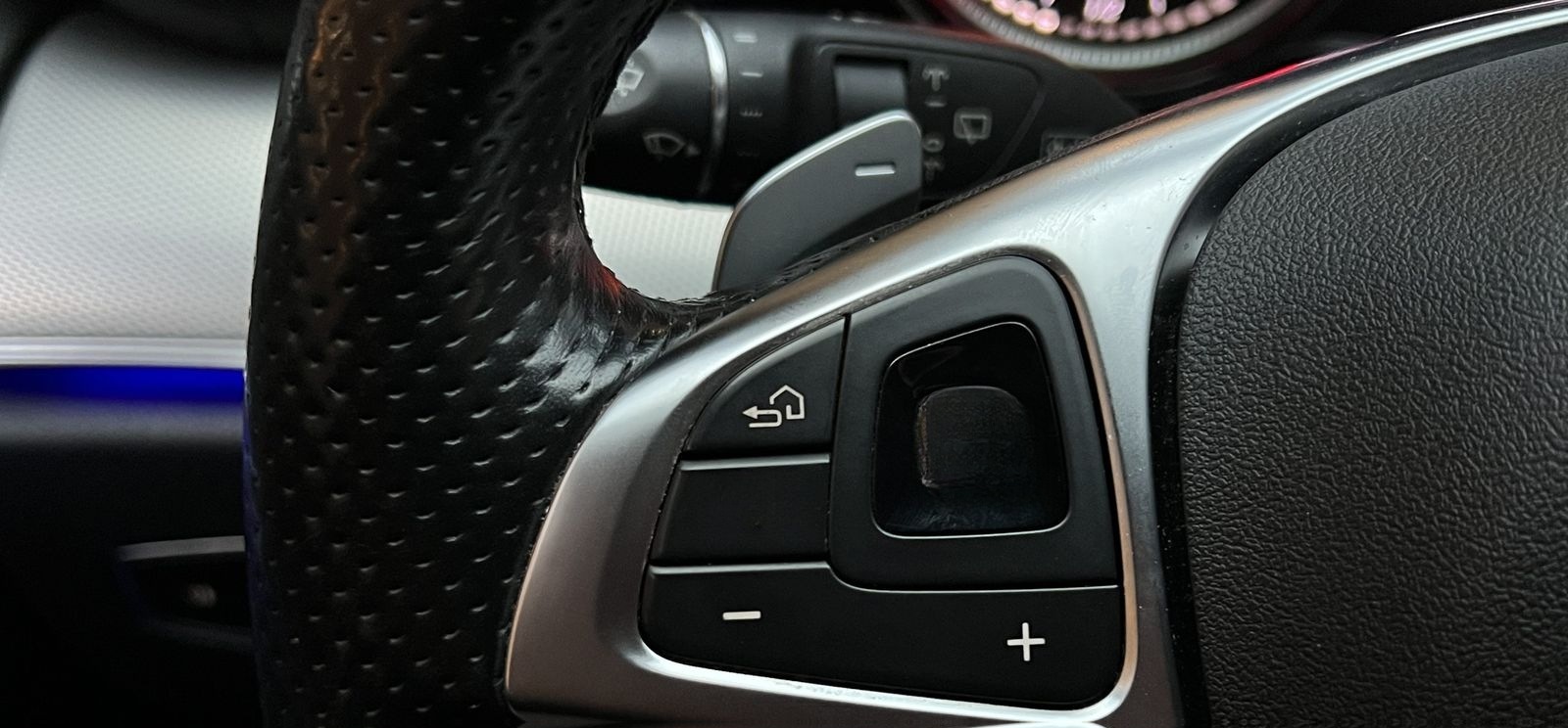 Mercedes-Benz E E220d AMG-Line Navi Kamera Burmester LED foto 23