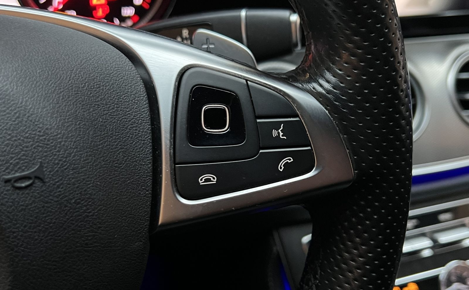 Mercedes-Benz E E220d AMG-Line Navi Kamera Burmester LED foto 24