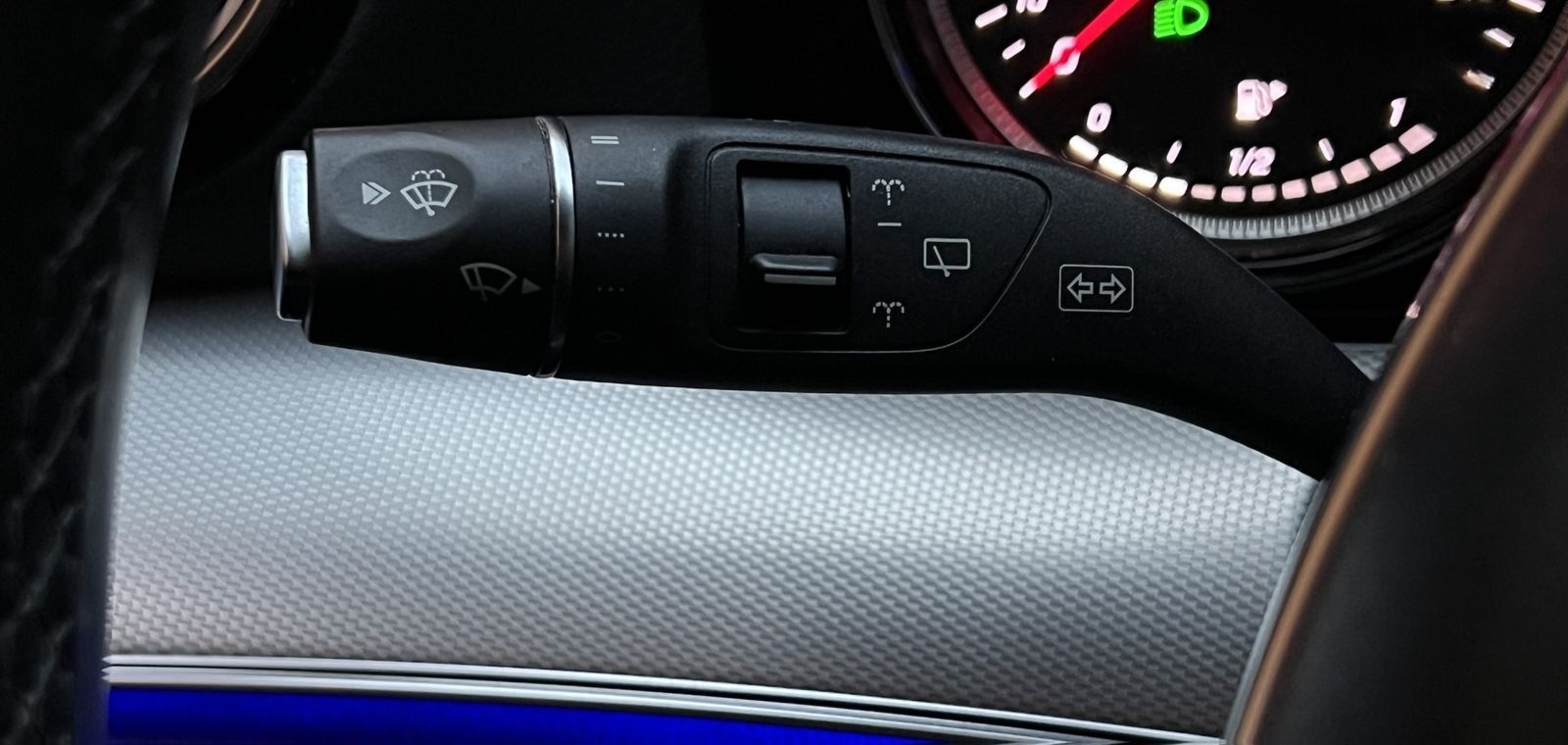 Mercedes-Benz E E220d AMG-Line Navi Kamera Burmester LED foto 25