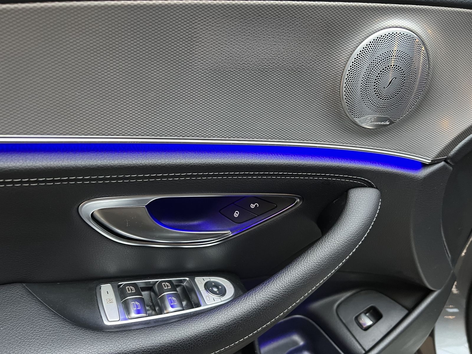 Mercedes-Benz E E220d AMG-Line Navi Kamera Burmester LED foto 30
