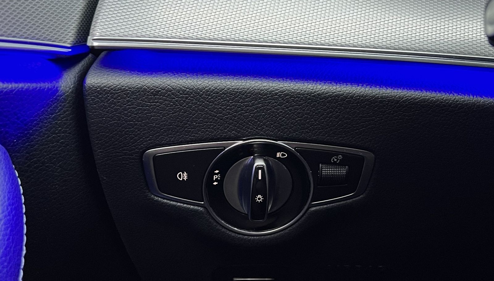Mercedes-Benz E E220d AMG-Line Navi Kamera Burmester LED foto 31