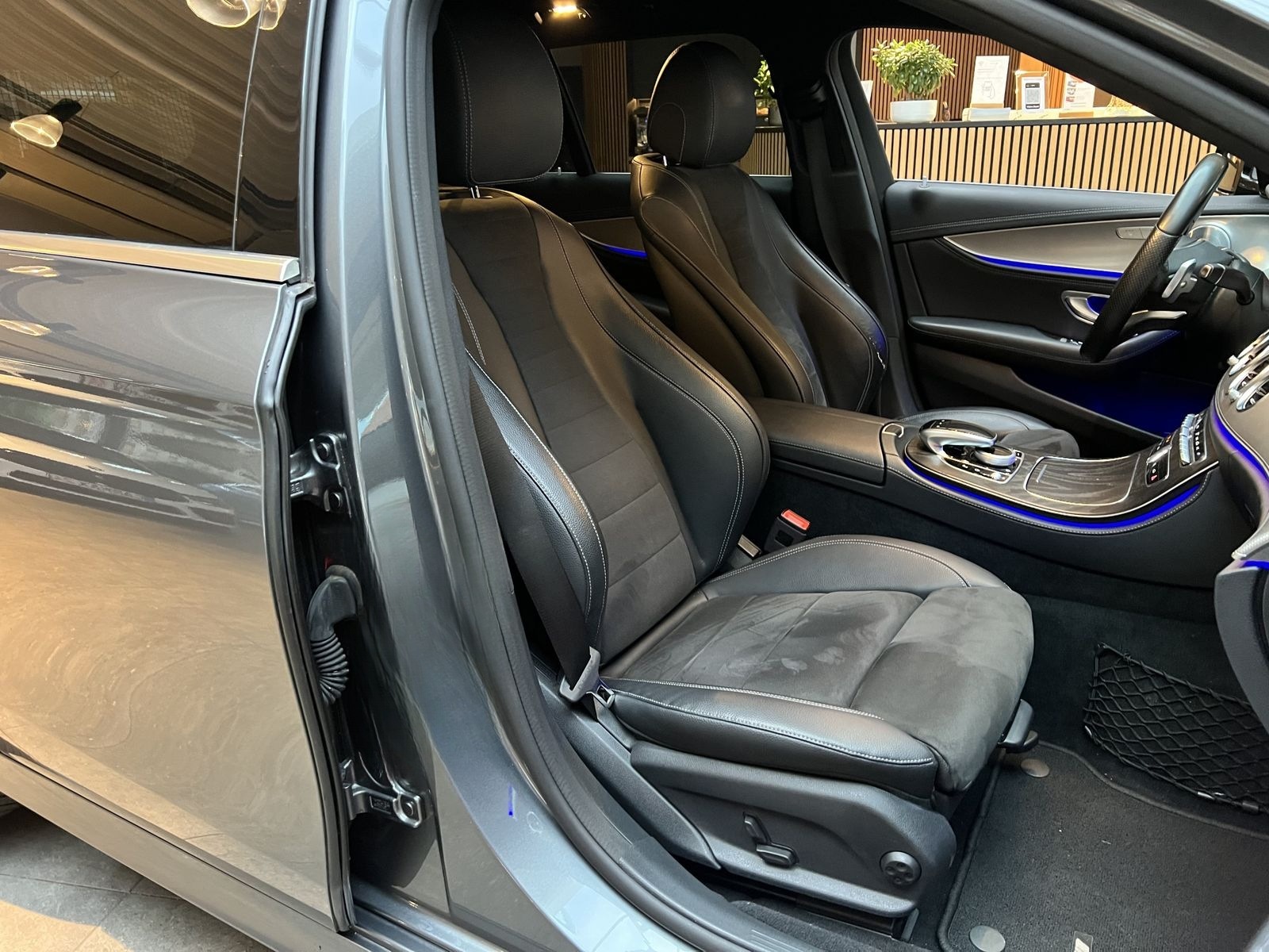 Mercedes-Benz E E220d AMG-Line Navi Kamera Burmester LED foto 34
