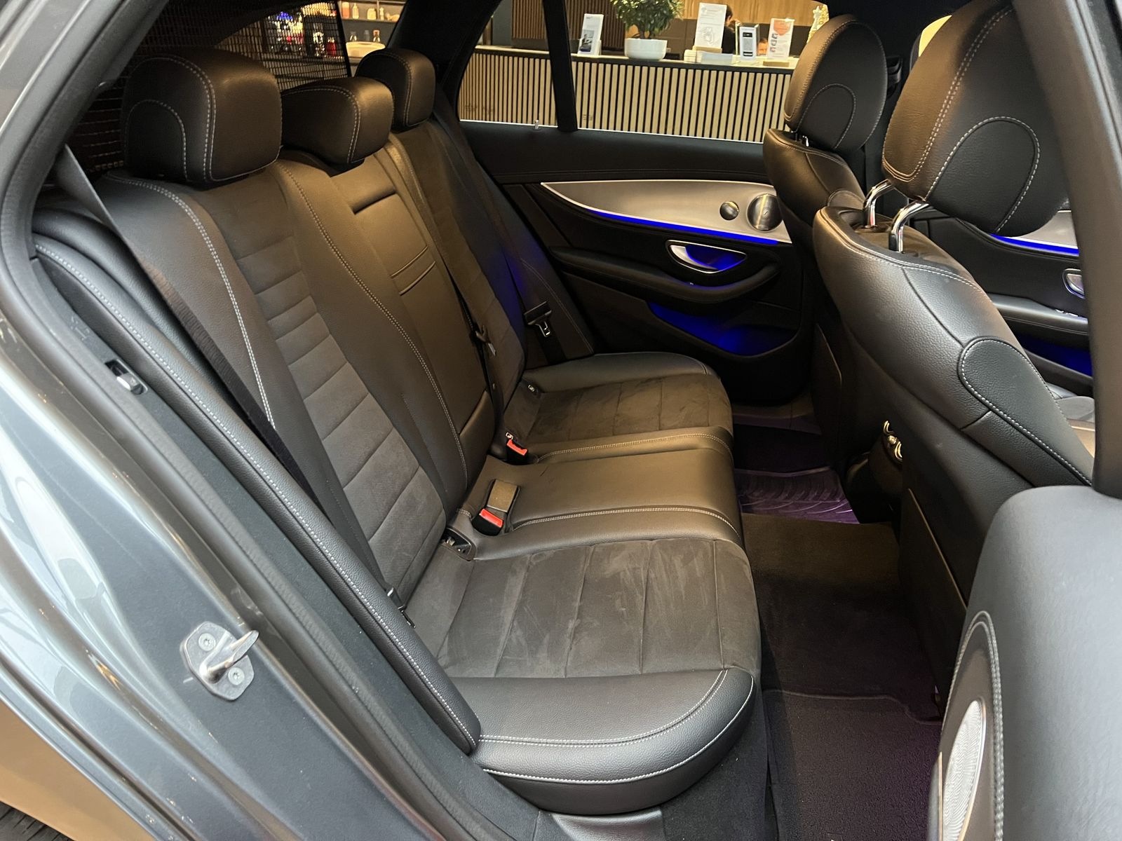 Mercedes-Benz E E220d AMG-Line Navi Kamera Burmester LED foto 36