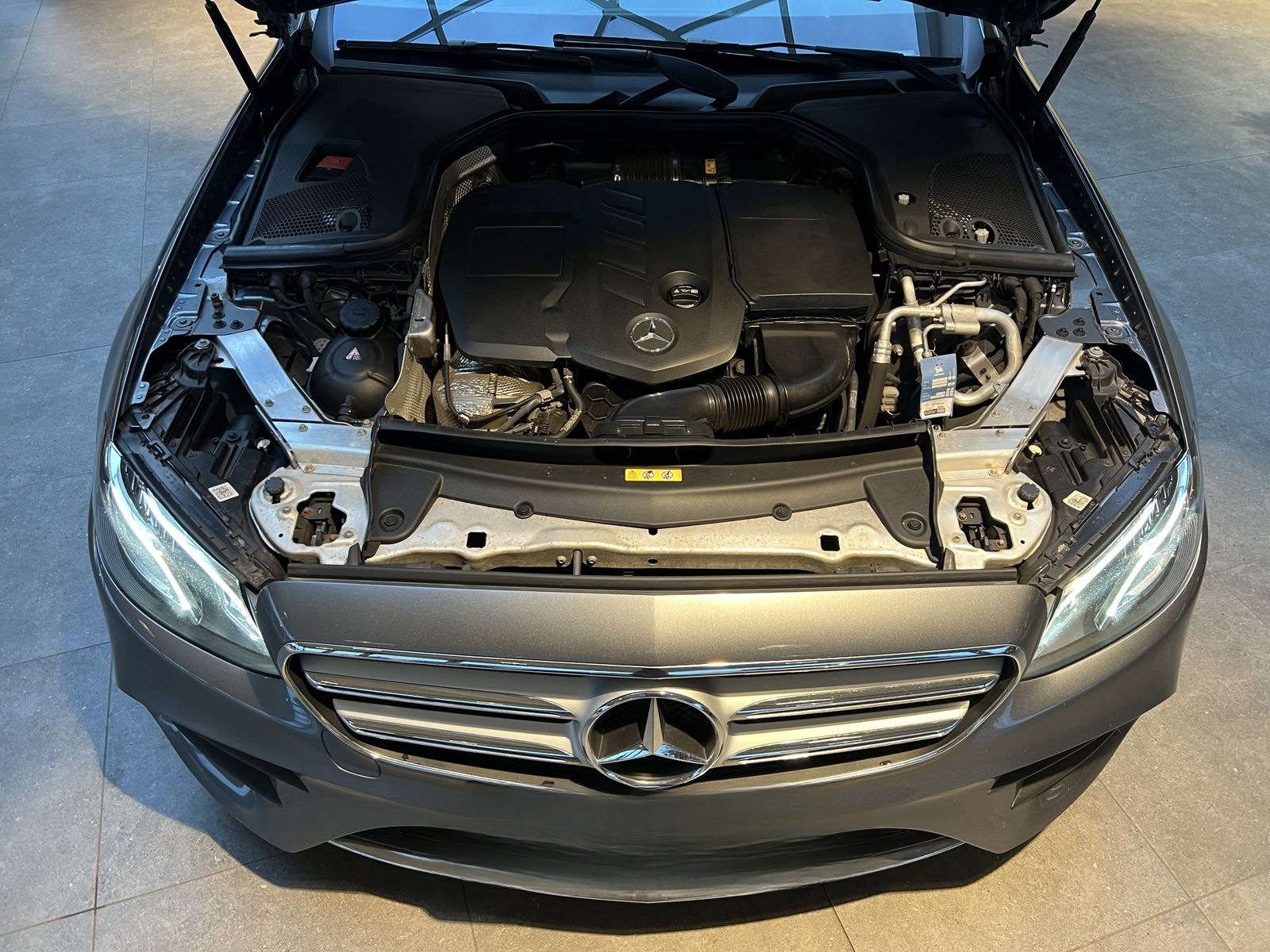 Mercedes-Benz E E220d AMG-Line Navi Kamera Burmester LED foto 38