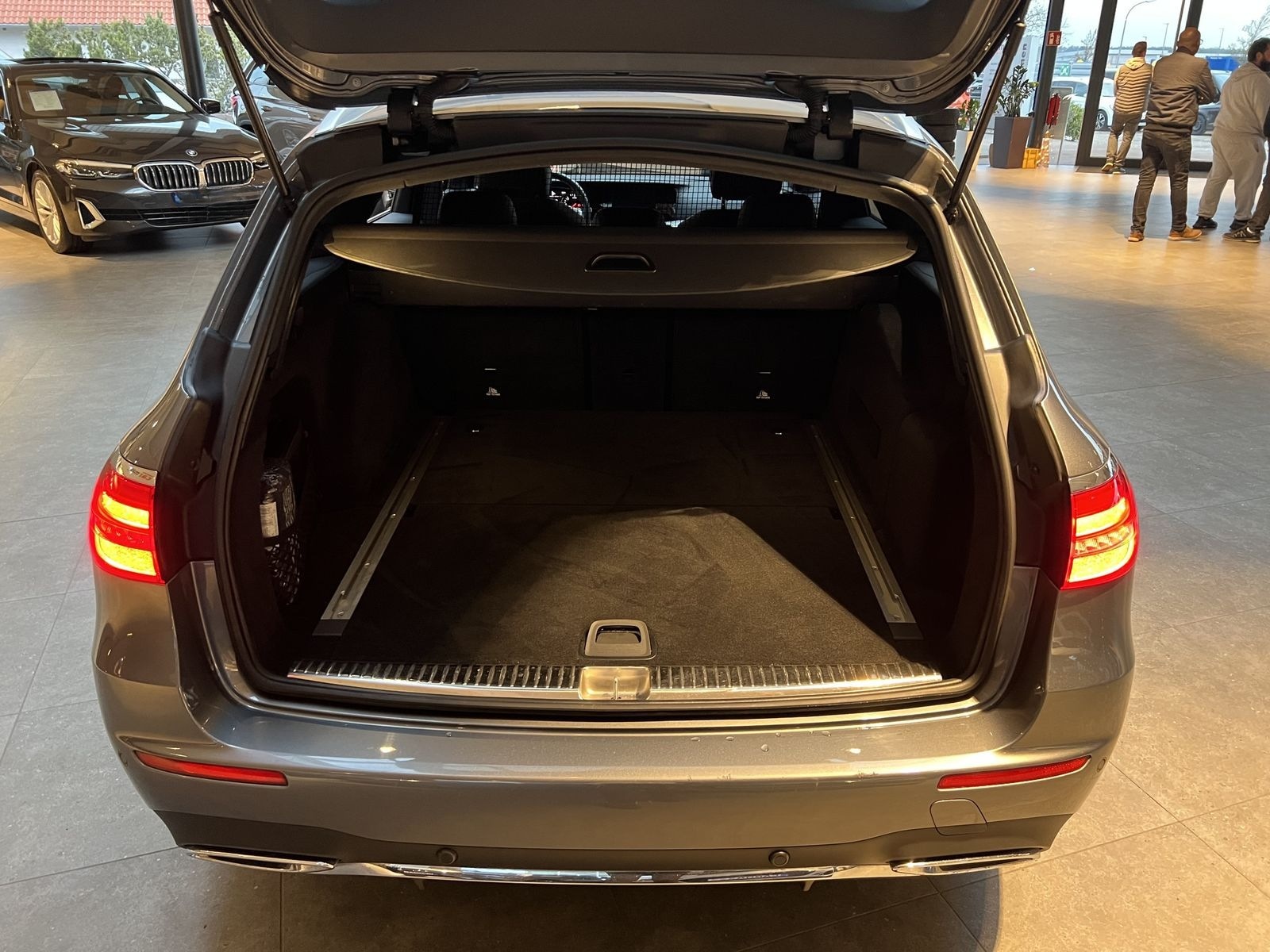 Mercedes-Benz E E220d AMG-Line Navi Kamera Burmester LED foto 39