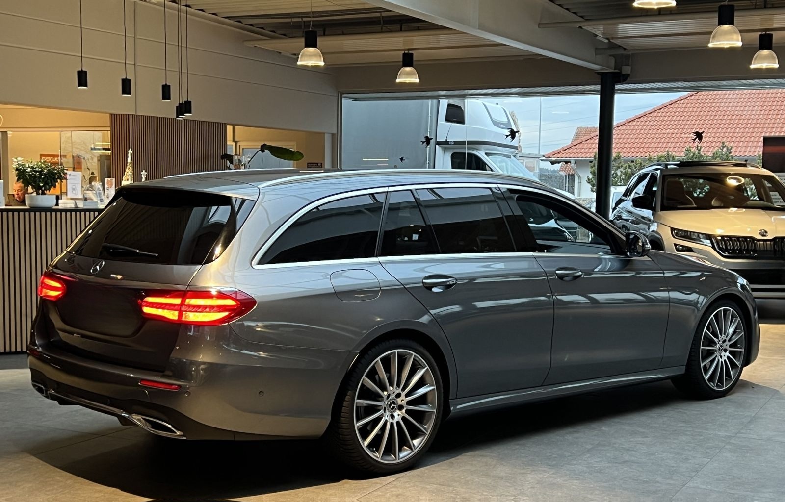 Mercedes-Benz E E220d AMG-Line Navi Kamera Burmester LED foto 6