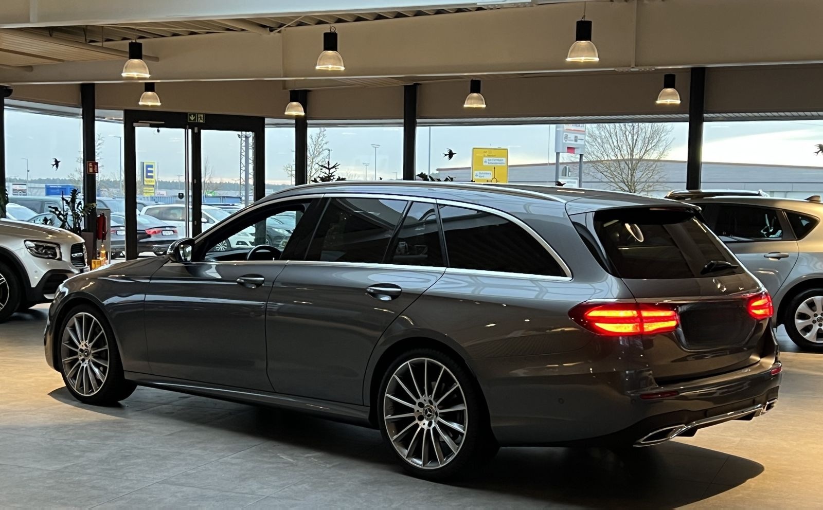 Mercedes-Benz E E220d AMG-Line Navi Kamera Burmester LED foto 7