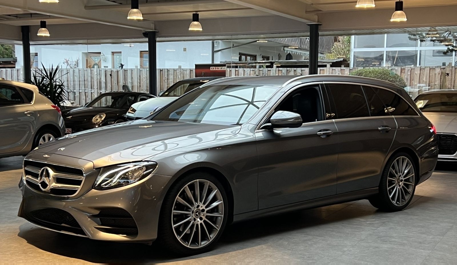 Mercedes-Benz E E220d AMG-Line Navi Kamera Burmester LED foto 8
