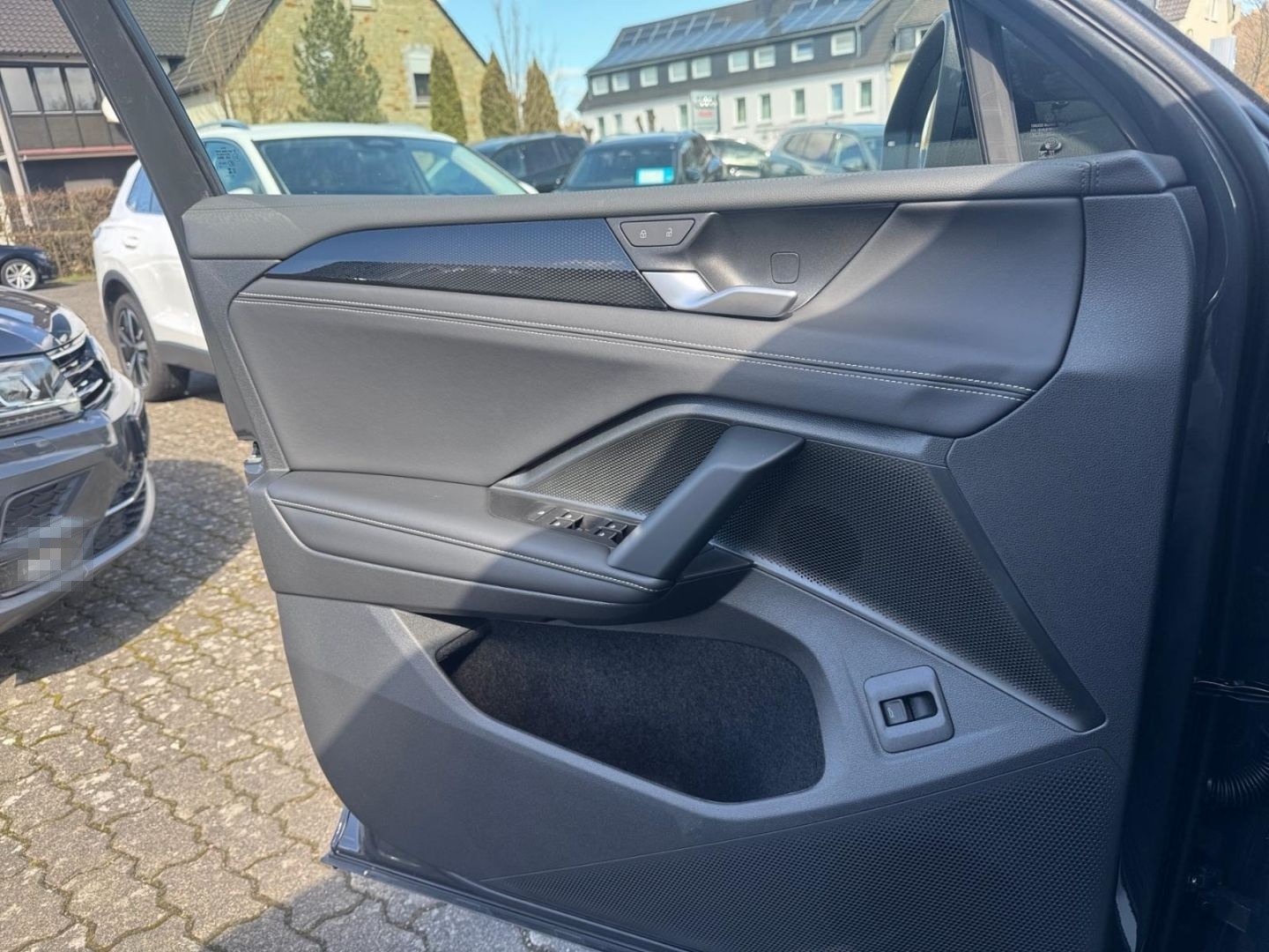 Volkswagen Tiguan Goal 1.5 eTSI DSG LED Navi 18 Zoll elektr foto 16