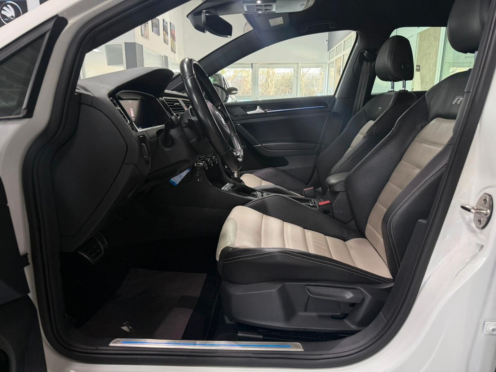 Volkswagen VII Lim. R * DSG * VIRTUAL * DYNAUDIO* foto 16