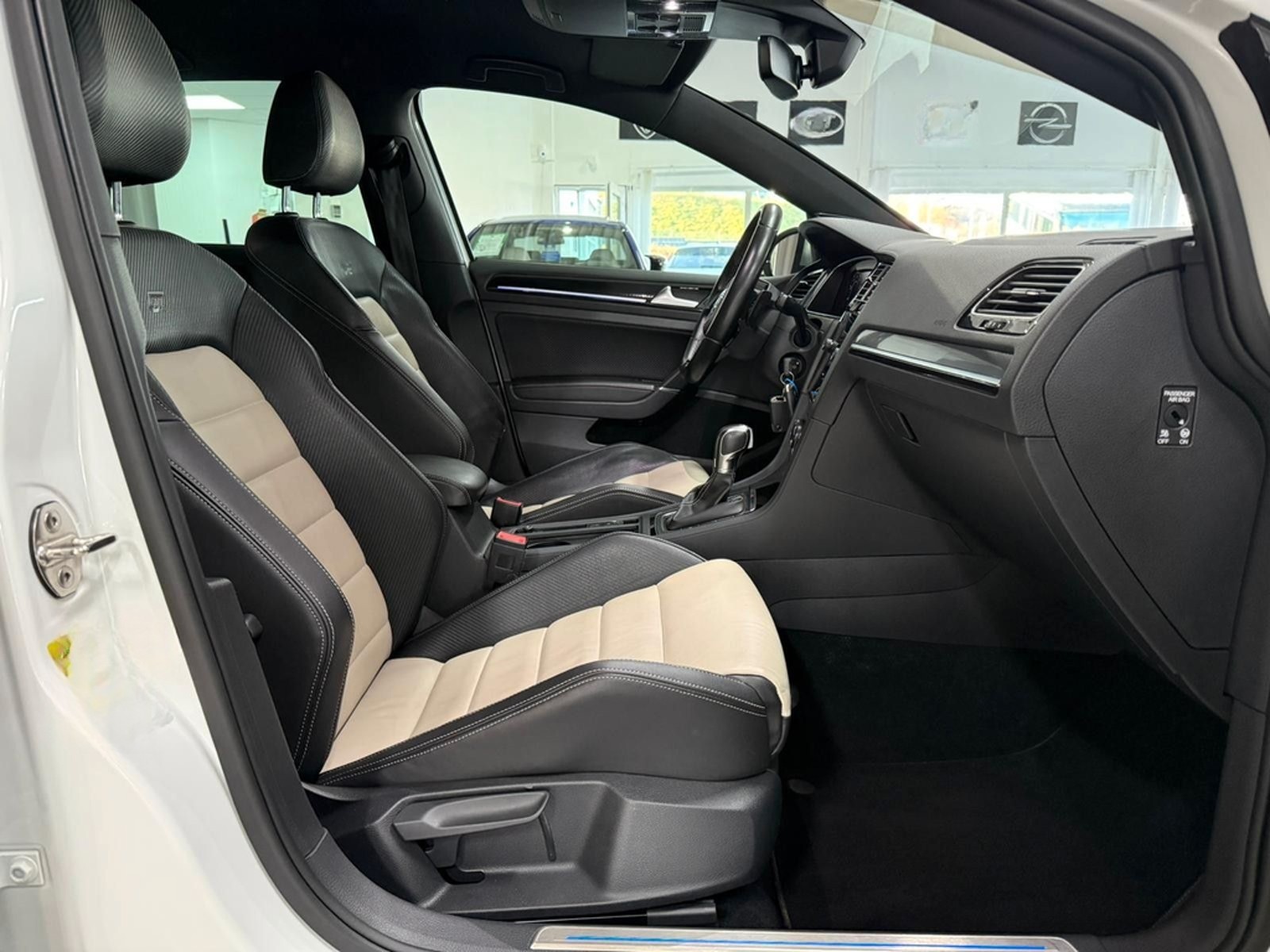 Volkswagen VII Lim. R * DSG * VIRTUAL * DYNAUDIO* foto 17