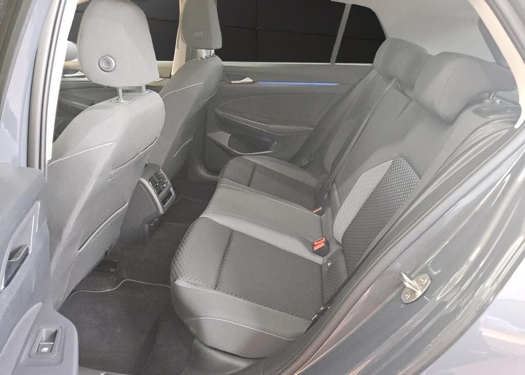 Volkswagen Golf 1.5TSI Active AHK+Navi+LED+ACC foto 9