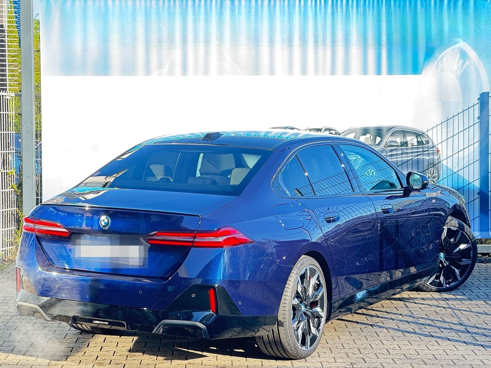 BMW 550e xDrive Limo M Sport Pro AHK PANO B&W 21" foto 3