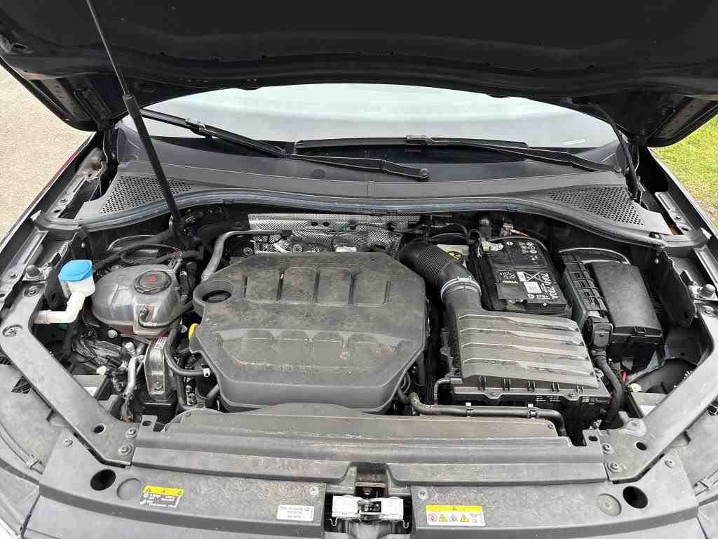 Volkswagen Tiguan R *AKRAPOVIC* HUD Pano AHK LM21 AHK Pano foto 16