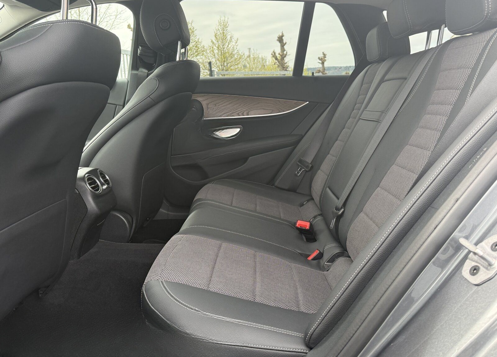 Mercedes-Benz E 220 T d Avantgarde 4Matic (EURO 6d) COMAND APS foto 13