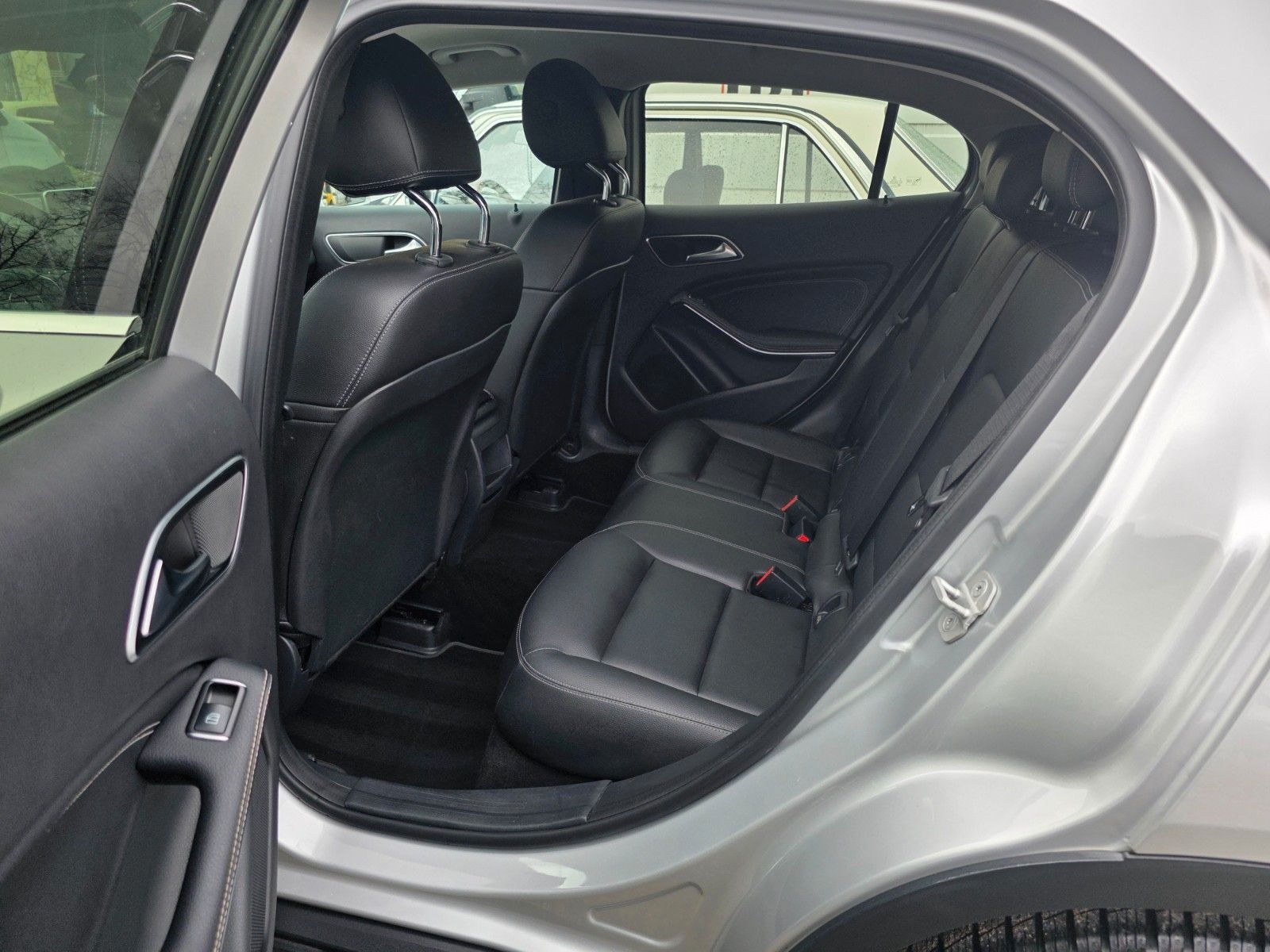 Mercedes-Benz GLA 200 Leder-Automatik-PDC-KeyGo-Memory foto 19