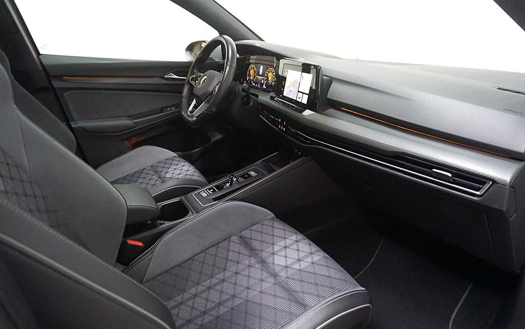 Volkswagen Golf 8 2.0TDI DSG 2xR-Line Virtual Pano Navi foto 8