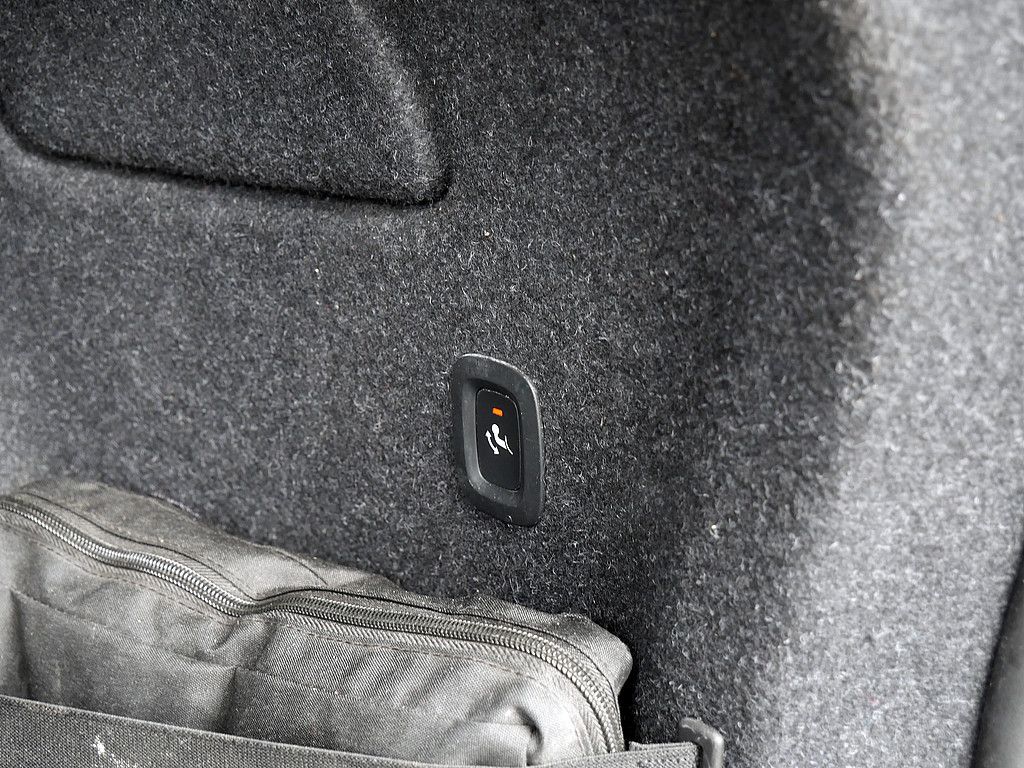 Volvo XC40 D4 AWD R Design ACC, AHK foto 17